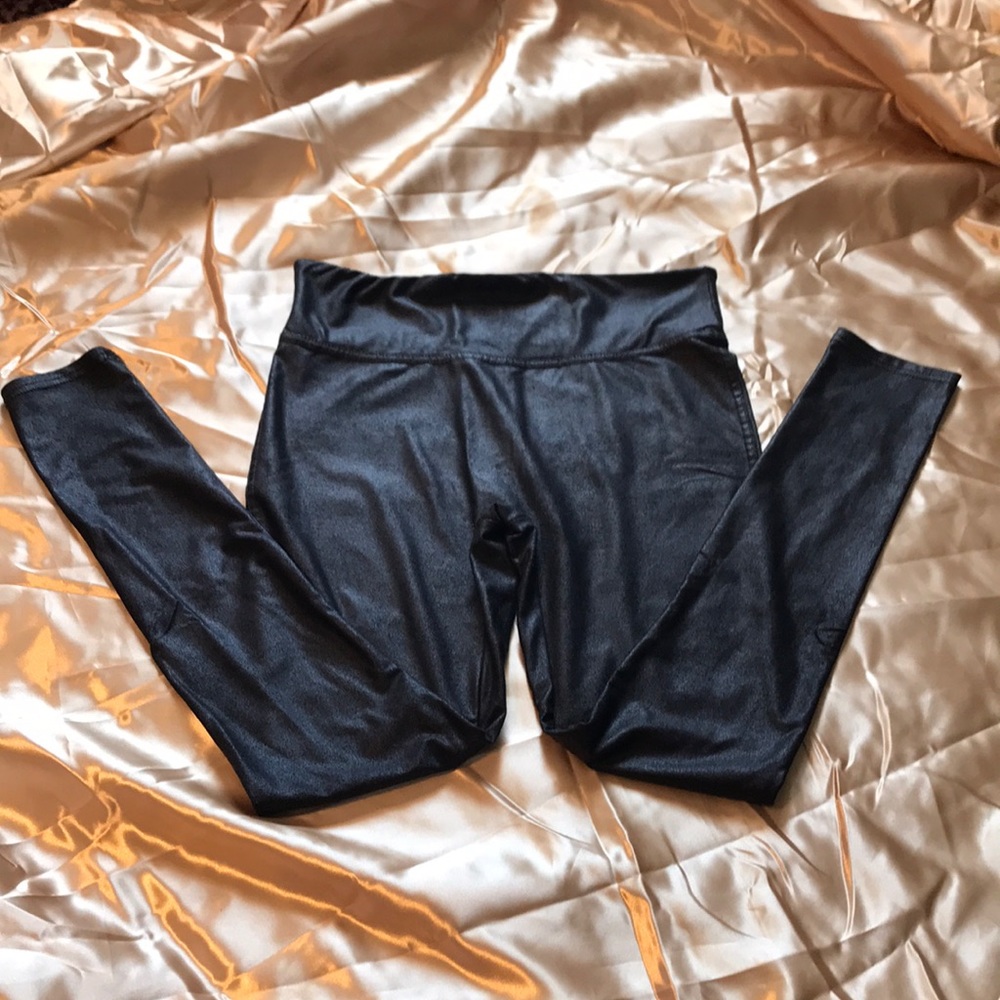 🌺🌺🌺SERRA faux leather look leggings🌺🌺🌺